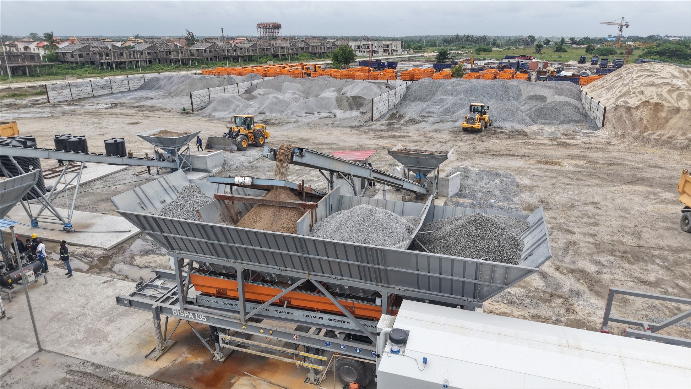 Aggregate processing and materials yard supporting Hitech project quality control