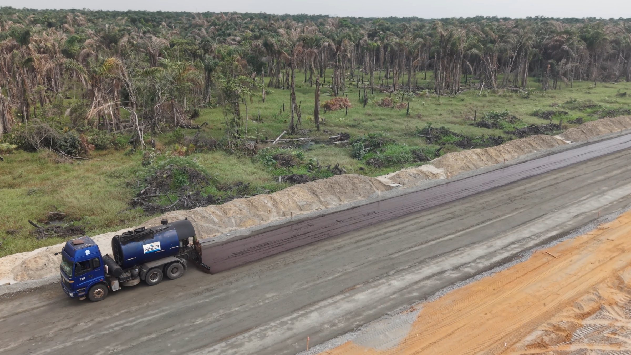 Bitumen priming tanker applying MC1 on a prepared road layer